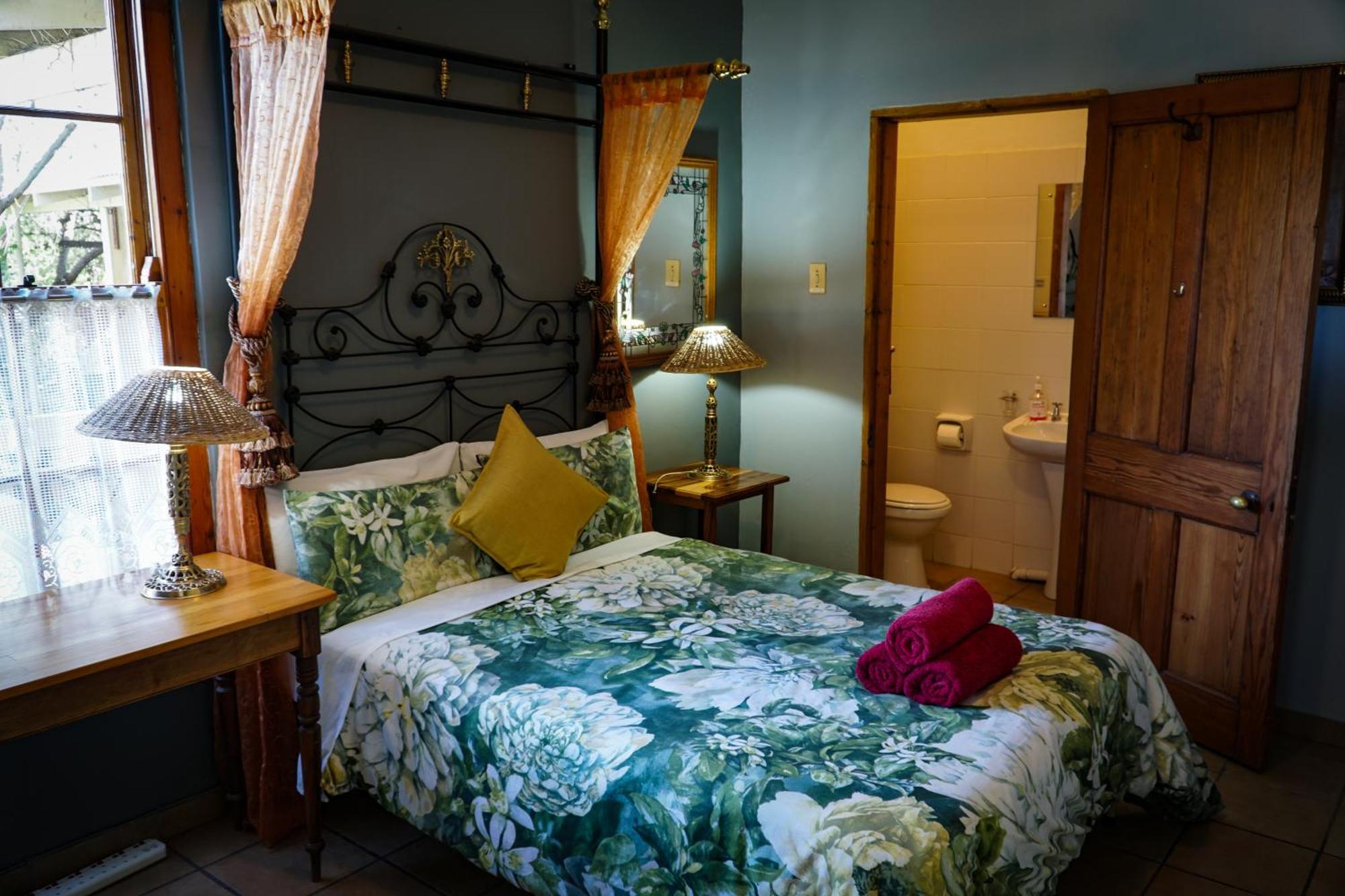 Outentique Accommodation Oudtshoorn Exterior photo